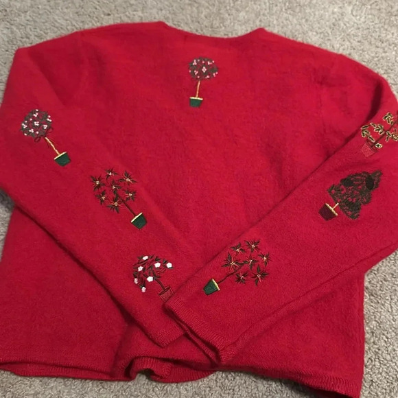 Karen Scott Red Poinsettia Holiday Wool Embroidered Petite Cropped Cardigan - Picture 7 of 7